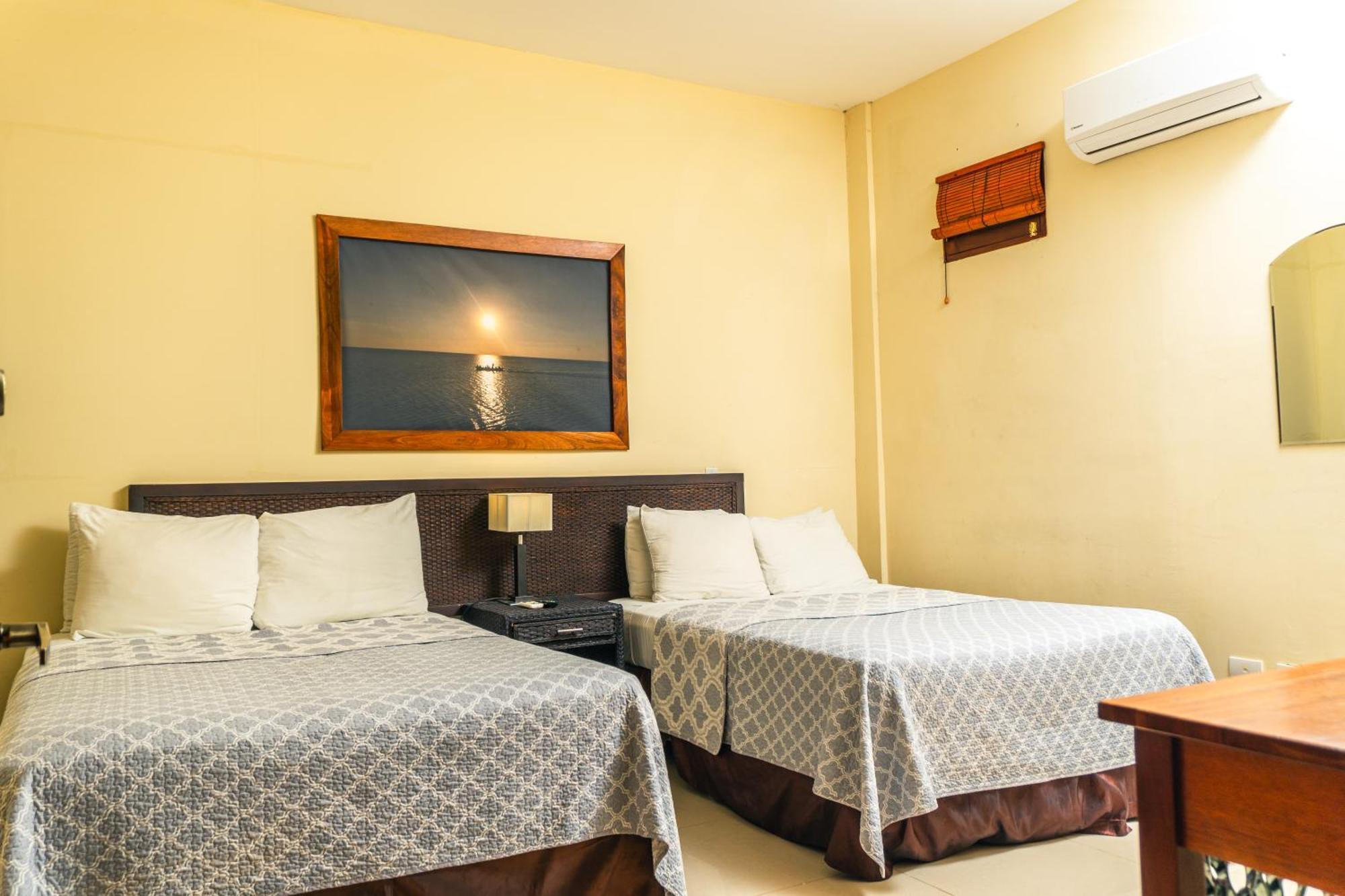 Hotel Plaza Marbella 4*